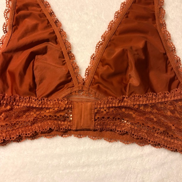 Victoria’s Secret NWT Lace Halter Bralette - Picture 4 of 6